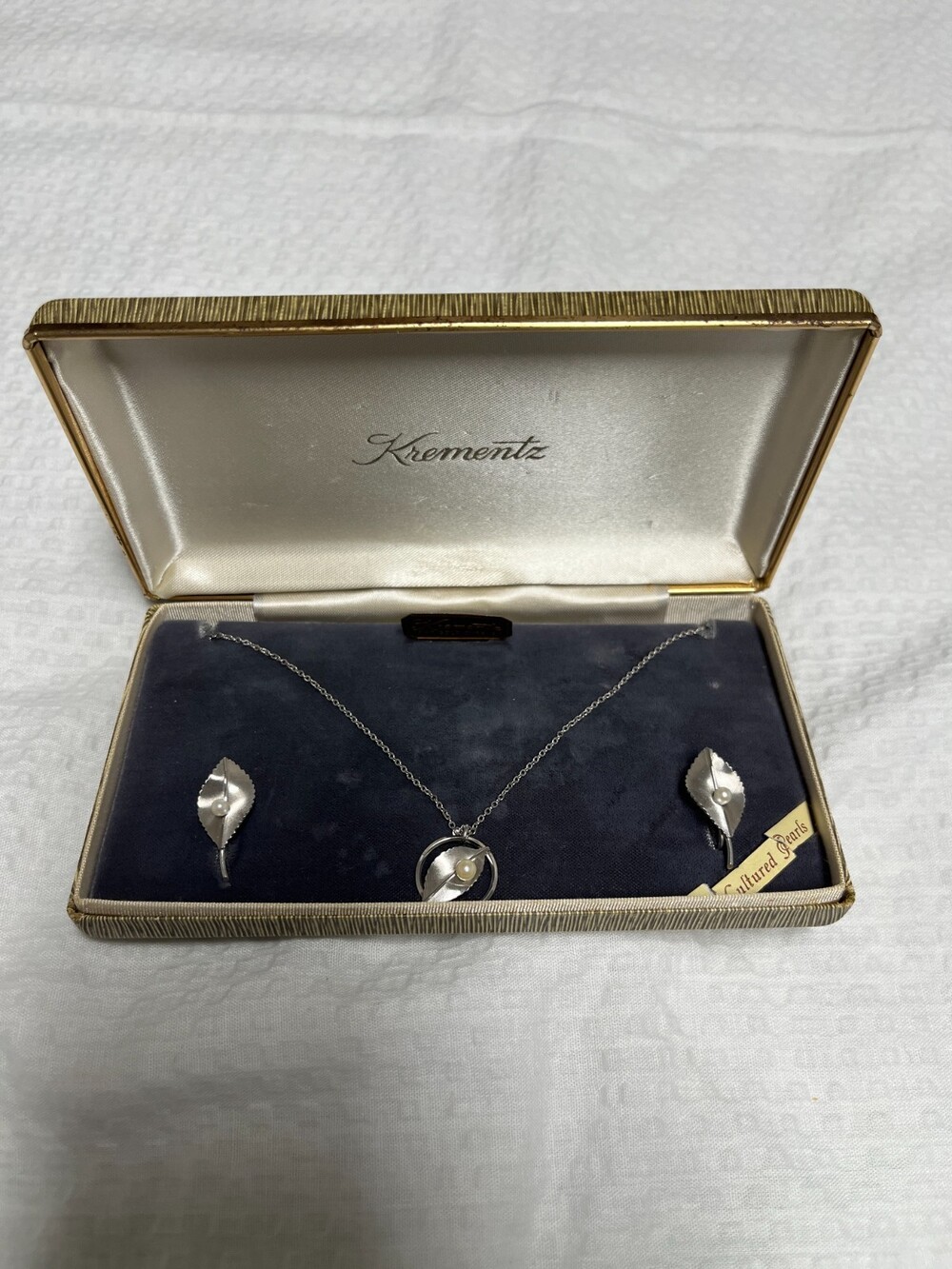 Krementz jewelry cultured pearl necklace and earrings new in original box